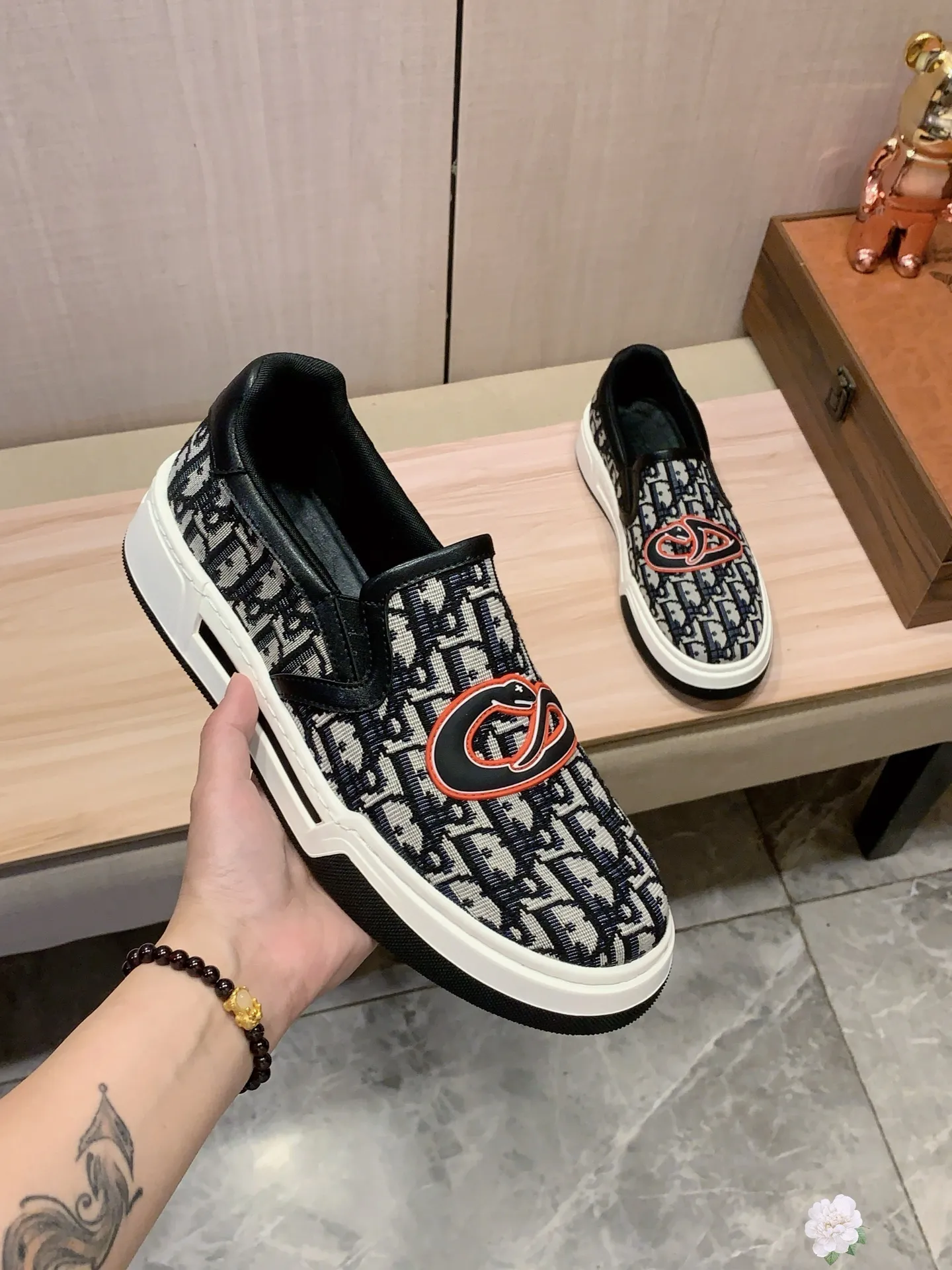 Men's men's shoes💰400💰💰🎩🎩[Lightning][Lightning] "Dior DIOR*" The latest • popular casual shoes, top brand [seduce] luxury ~ purchasing agency, top ~ quality. [Strong] The upper is made of imported breathable cowhide with fabric material ➕ Breathable sheepskin feet (•) and fine workmanship. The original stylish and stylish soft rubber wear-resistant and non-slip outsole is light and comfortable on the feet. The real thing looks better when photographed in person. Code 111: Code: 38-44, 2️⃣colors selected